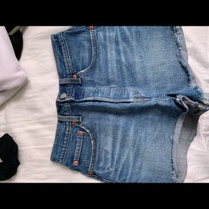 Levi’s Ribcage Jean Shorts